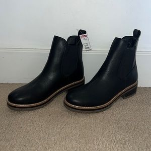 NWT Kenzie Chelsea Boot
